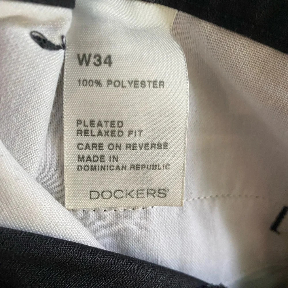 Dockers Women’s Pleated Relaxed Fit Shorts Black - 9” Inseam 34” Size Waist - Picture 2 of 6